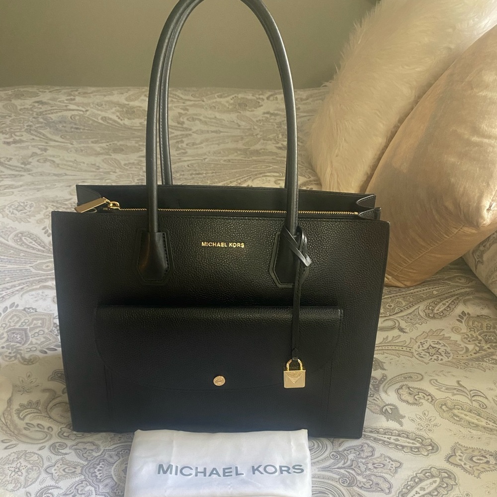 Michael Kors Mercer Extra Large Pocket Tote